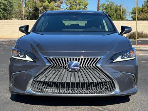 2019 Lexus ES 300h Luxury