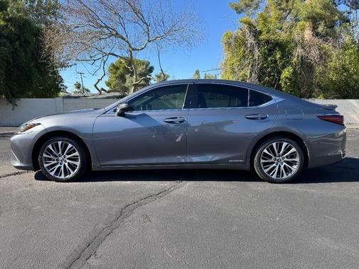 2019 Lexus ES 300h Luxury