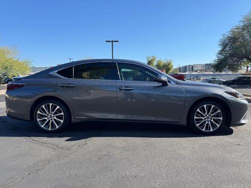 2019 Lexus ES 300h Luxury