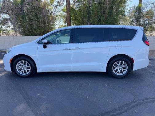 2023 Chrysler Pacifica Touring-L