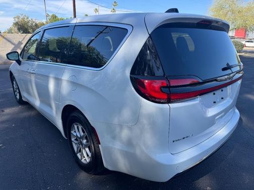 2023 Chrysler Pacifica Touring-L