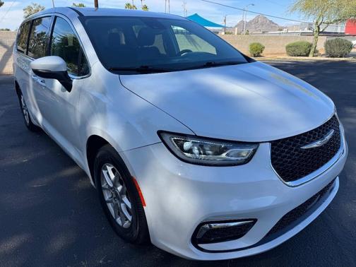 2023 Chrysler Pacifica Touring-L