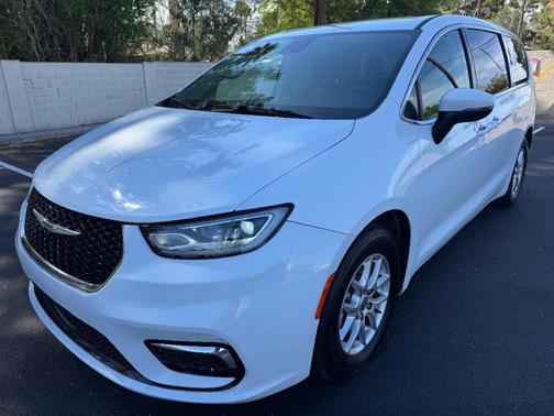 2023 Chrysler Pacifica Touring-L