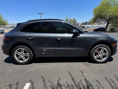 2018 Porsche Macan Turbo