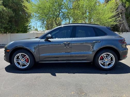 2018 Porsche Macan Turbo