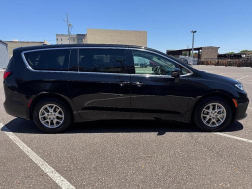 2024 Chrysler Pacifica Touring-L