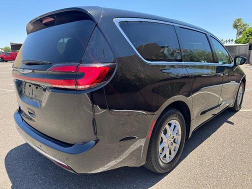 2024 Chrysler Pacifica Touring-L