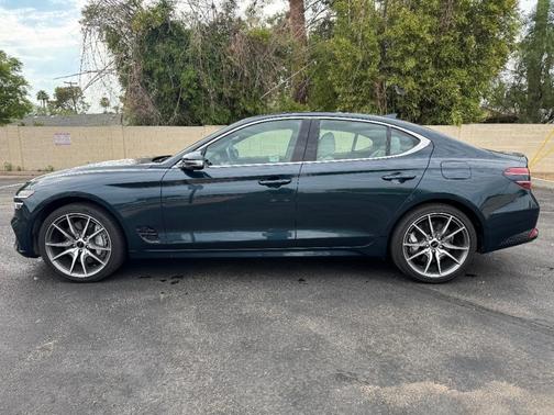 2025 Genesis G70 2.5T