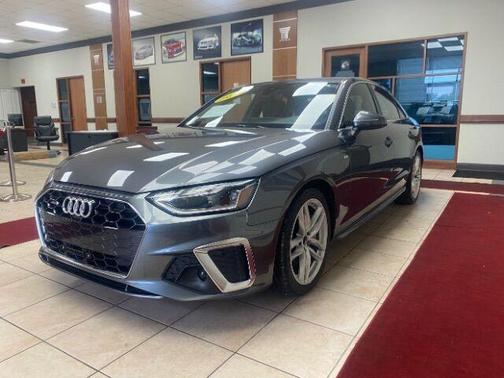 2022 Audi A4 45 S line quattro Premium