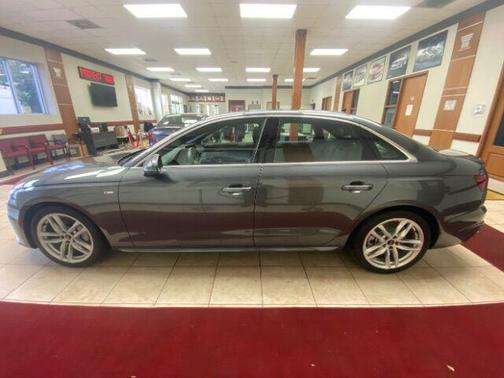 2022 Audi A4 45 S line quattro Premium