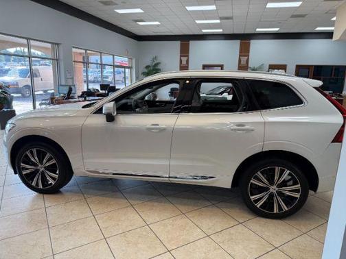 2023 Volvo XC60 B5 Plus Bright Theme