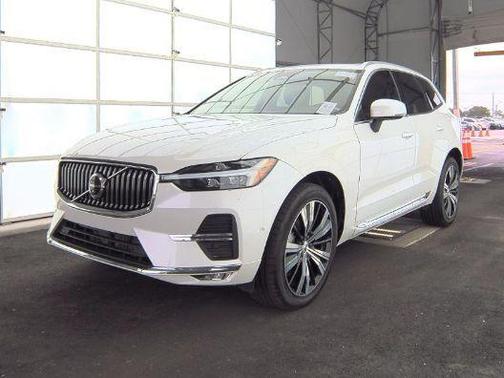 2023 Volvo XC60 B5 Plus Bright Theme