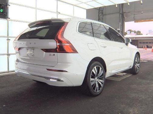 2023 Volvo XC60 B5 Plus Bright Theme
