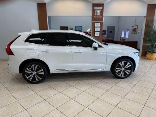 2023 Volvo XC60 B5 Plus Bright Theme