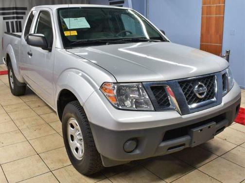 Photo 2 of 16 of 2017 Nissan Frontier S