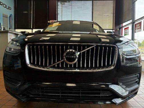 Onyx Black Metallic 2020 Volvo XC90 T5 Momentum 7 Passenger