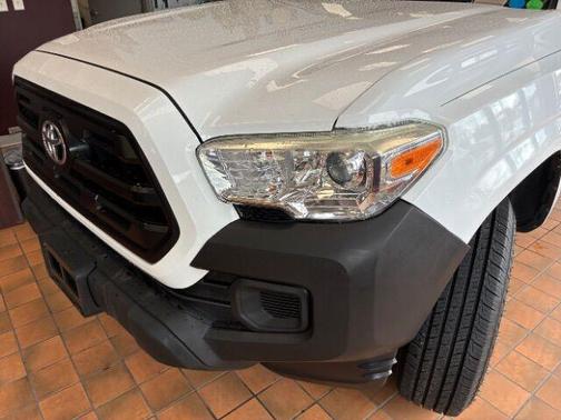 2017 Toyota Tacoma SR