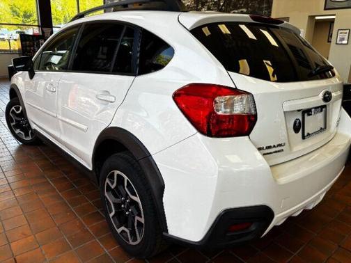 Crystal White Pearl 2016 Subaru Crosstrek 2.0i Premium