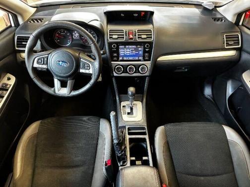 Crystal White Pearl 2016 Subaru Crosstrek 2.0i Premium