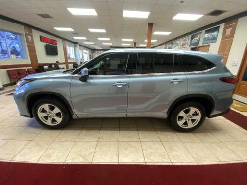 2021 Toyota Highlander LE