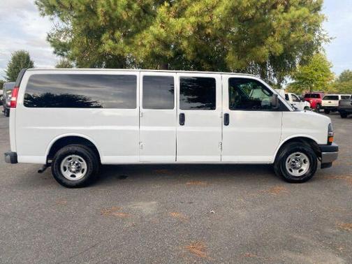 2017 Chevrolet Express 3500 LT