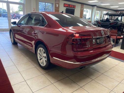 Fortana Red Metallic 2018 Volkswagen Passat 2.0T SE