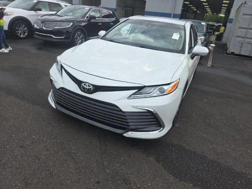 Wind Chill Pearl 2022 Toyota Camry XLE