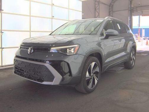 Platinum Gray Metallic 2025 Volkswagen Taos 1.5T SE