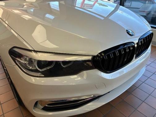 Mineral White Metallic 2018 BMW 540 i