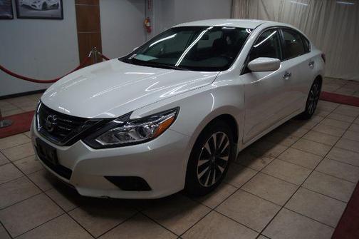 Photo 2 of 22 of 2016 Nissan Altima 2.5 SV