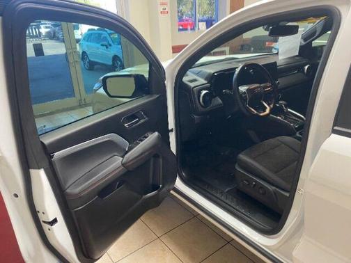 Summit White 2024 Chevrolet Colorado Z71