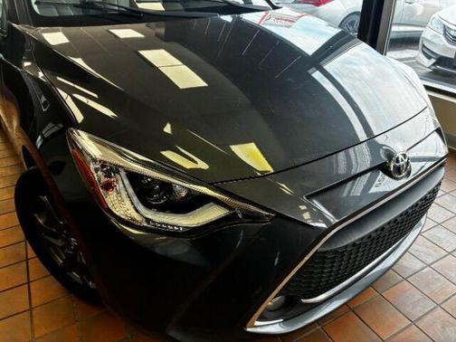 2020 Toyota Yaris Sedan XLE