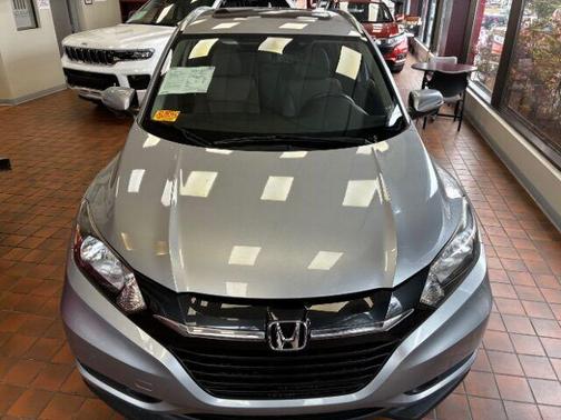 Lunar Silver Metallic 2018 Honda HR-V EX-L w/Navigation