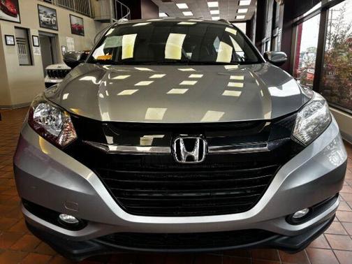 Lunar Silver Metallic 2018 Honda HR-V EX-L w/Navigation