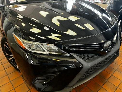 Midnight Black Metallic 2020 Toyota Camry SE