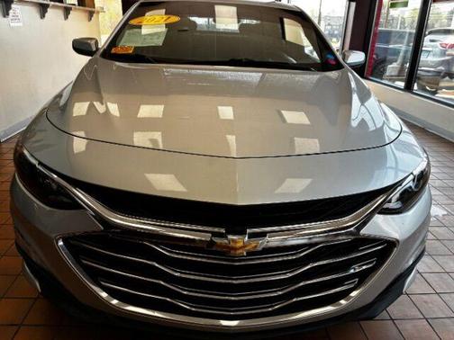 Silver Ice Metallic 2021 Chevrolet Malibu LT