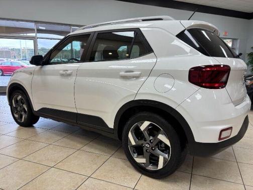 2024 Hyundai VENUE SEL