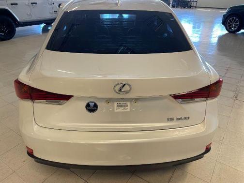 2018 Lexus IS 300 Base