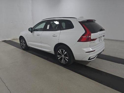 2024 Volvo XC60 Recharge Plug-In Hybrid T8 Core Dark Theme
