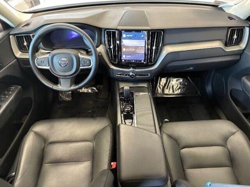 2024 Volvo XC60 Recharge Plug-In Hybrid T8 Core Dark Theme