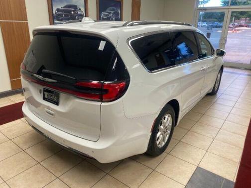 Bright White Clearcoat 2021 Chrysler Pacifica Touring-L