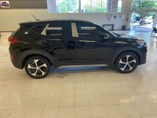 Black Noir Pearl 2017 Hyundai TUCSON Sport