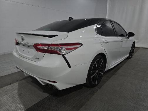 Wind Chill Pearl / Midnight Black Metallic 2020 Toyota Camry XSE