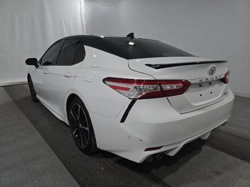 Wind Chill Pearl / Midnight Black Metallic 2020 Toyota Camry XSE