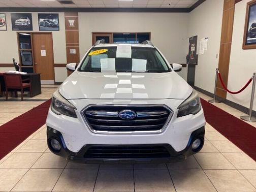 White 2019 Subaru Outback 2.5i Limited