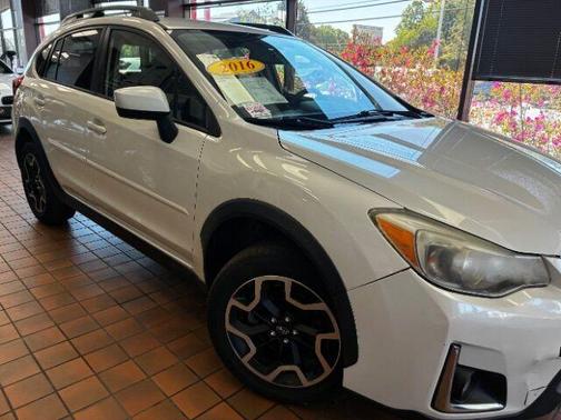Crystal White Pearl 2016 Subaru Crosstrek 2.0i Premium