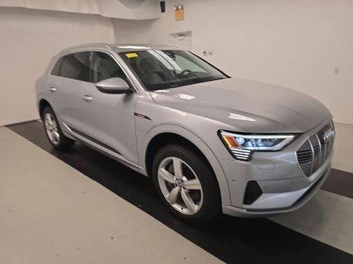 2019 Audi e-tron Premium Plus