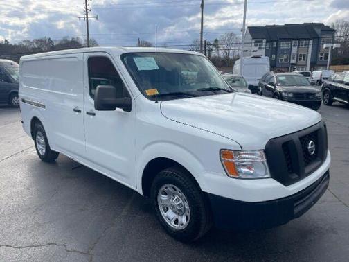 2017 Nissan NV Cargo NV2500 HD SV V6/SV V8