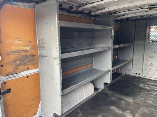 2017 Nissan NV Cargo NV2500 HD SV V6/SV V8