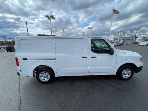 2017 Nissan NV Cargo NV2500 HD SV V6/SV V8
